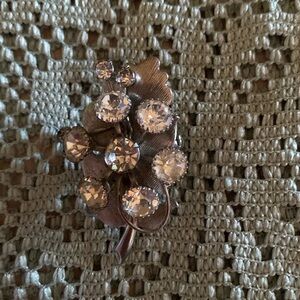 Vtg Leaf white Rhinestone Floral
Starburst Brooch Pin Goldtone Fashion